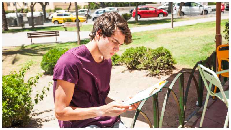 Navigating Daily Life Under the Public Gaze